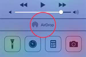 Utilizzo di Airdrop per condividere i contatti su iPhone