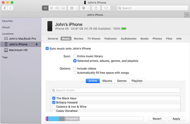 Trasferisci i contatti iPhone su Mac con Finder